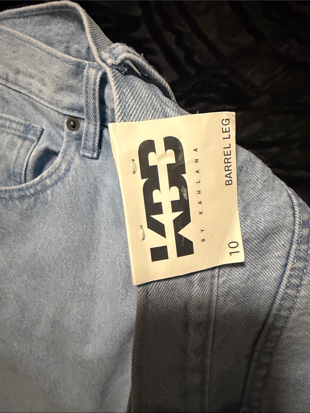 High-Rise Wide Leg Jeans in Light Blue Wash - Picture 6 of 7